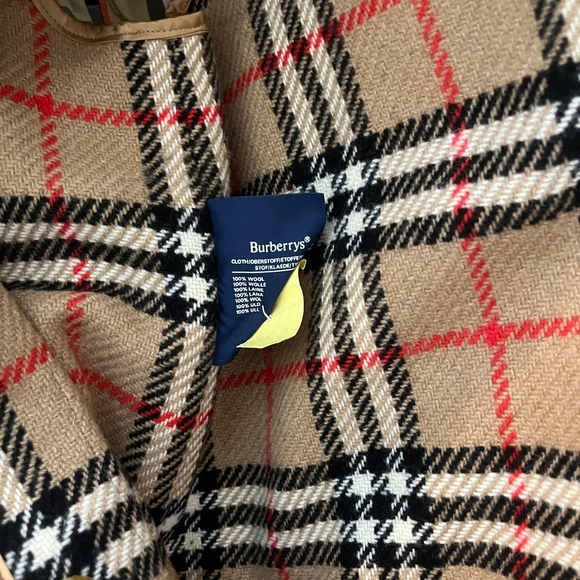 Burberry Trench Coat with Removable Wool Lining - Picture 3 of 16
